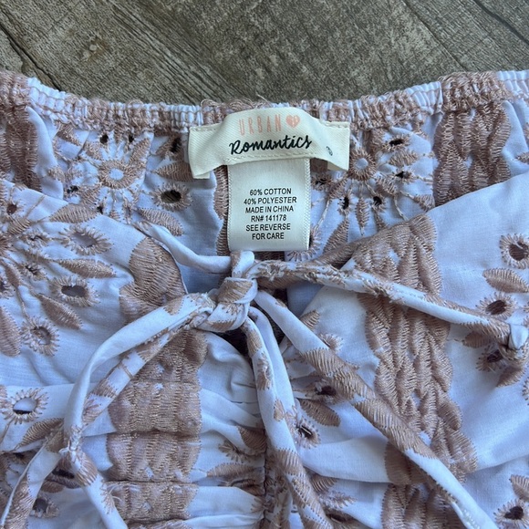 Urban Romantics floral blouse size small - Picture 2 of 4